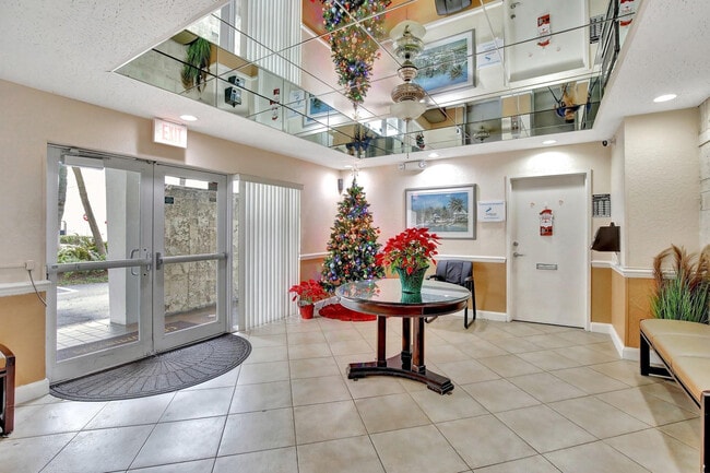 Building Photo - 2555 NE 11th St