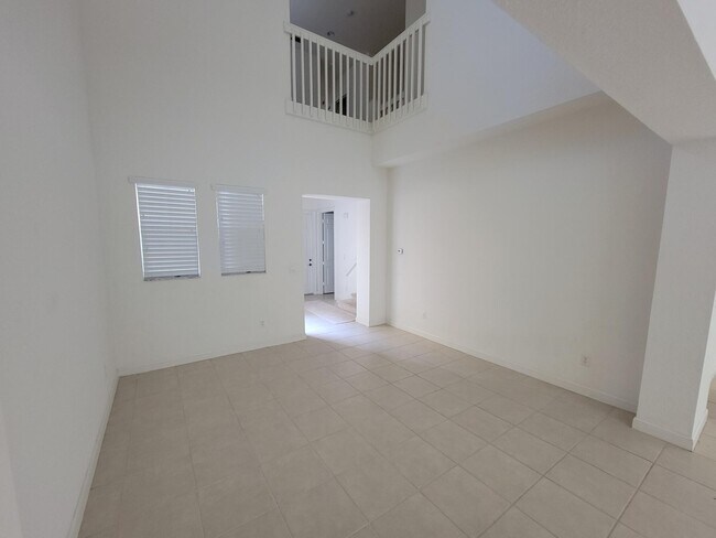 Building Photo - 685 Pacific Grove Dr