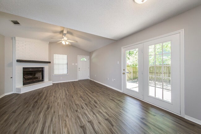 Building Photo - 6 Laramie Ln