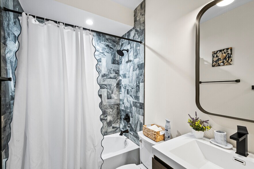 Building Photo - 1808 S St NW