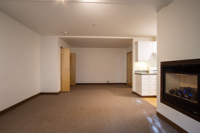 Building Photo - Spacious & Bright Modern Studio w/Fireplac...
