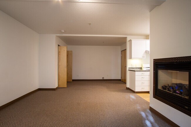 Building Photo - Spacious & Bright Modern Studio w/Fireplace, W/D & Patio