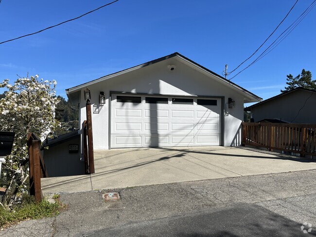 Building Photo - 6441 Girvin Dr