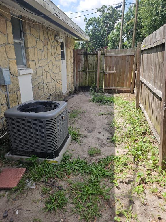 Building Photo - 5302 Oakwood Ct