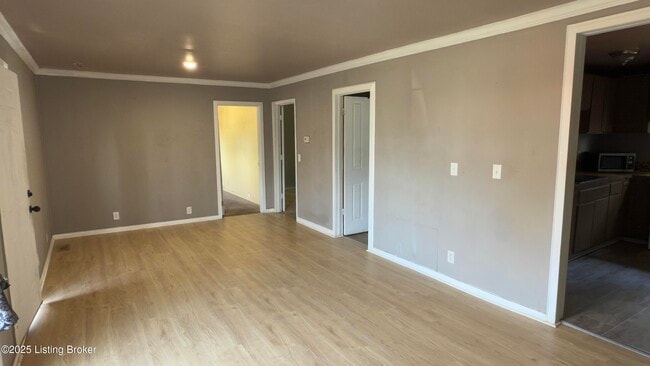 Building Photo - 111 Kenwood Ave