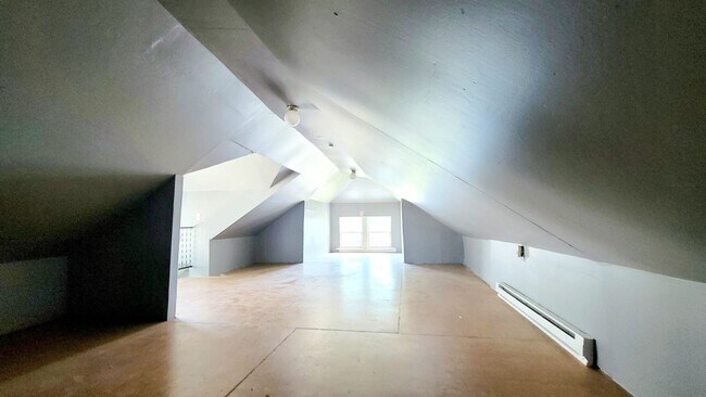 Building Photo - 721 Haney Ave