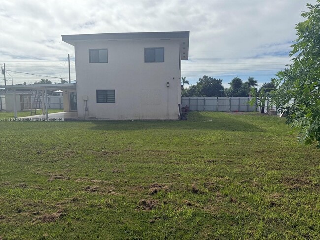 Building Photo - 10865 Gibson Dr