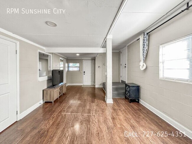 Building Photo - 1515 E 31st Ave