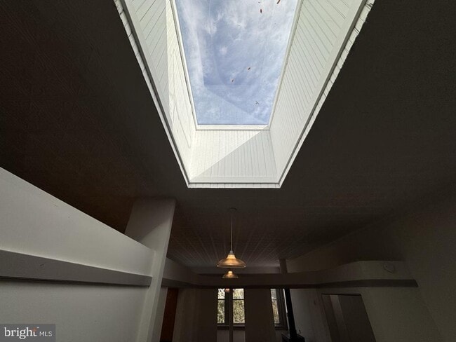 Building Photo - 328 S Broadway