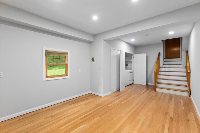 Building Photo - 934 Lester Rd