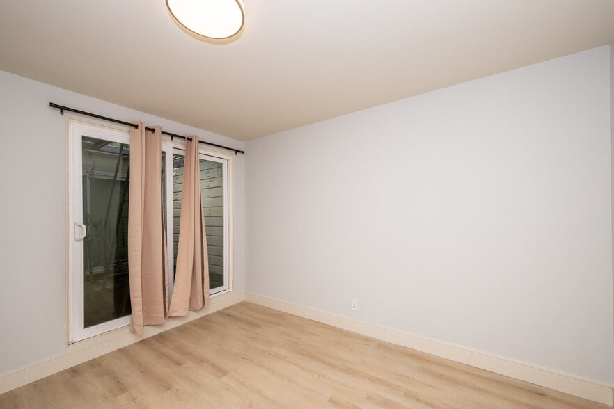 Building Photo - 185 Sickles Ave