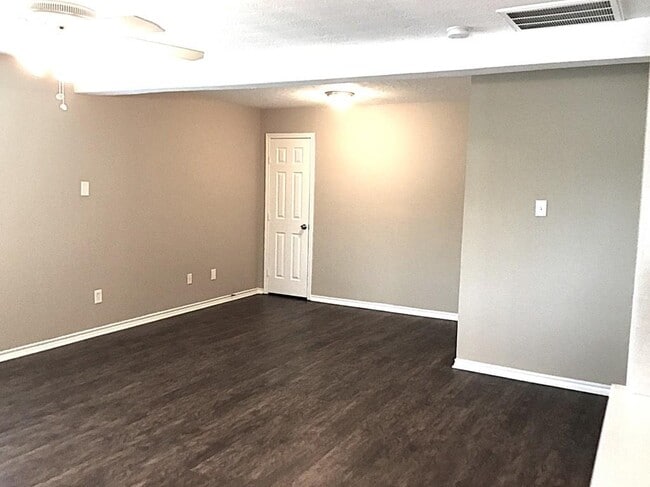 Building Photo - 12227 Lavon Dr