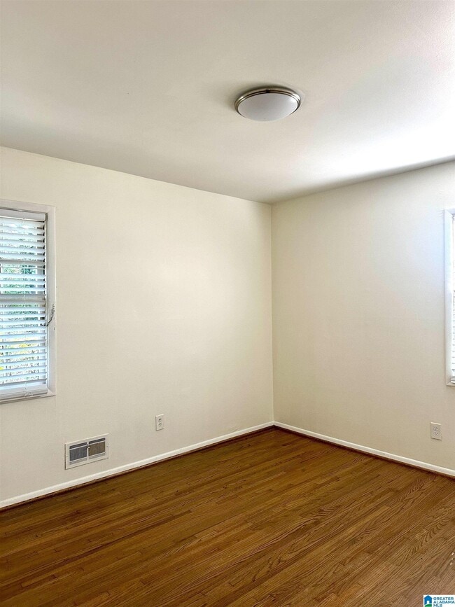 Building Photo - 405 13th Ave NW