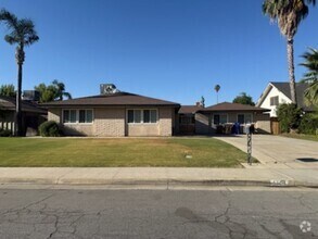 Building Photo - Spacious 4-Bedroom + 2 Bonus Rooms | Near ...