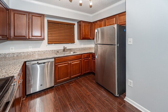 Building Photo - 3 Bedroom 2.5 Bath Condo in Parsonage Poin...