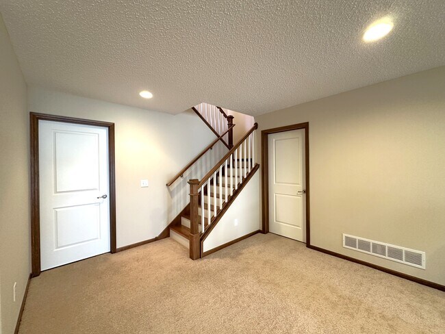 Building Photo - 6218 Shadyview Ln N