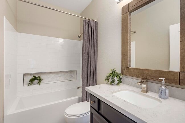 Building Photo - 3854 E Flower St