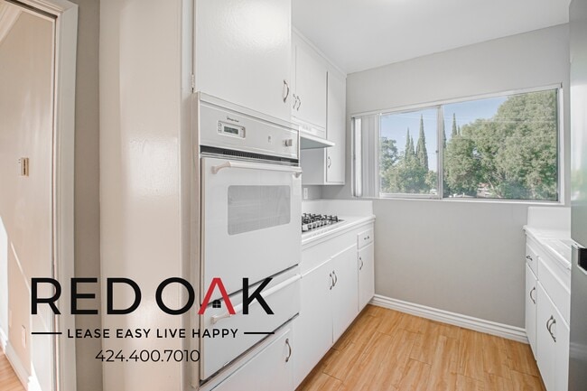 Building Photo - 15405 Vanowen St