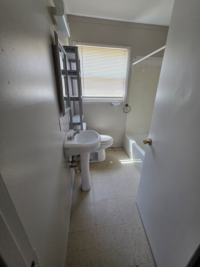 Building Photo - 3921 Burdette St