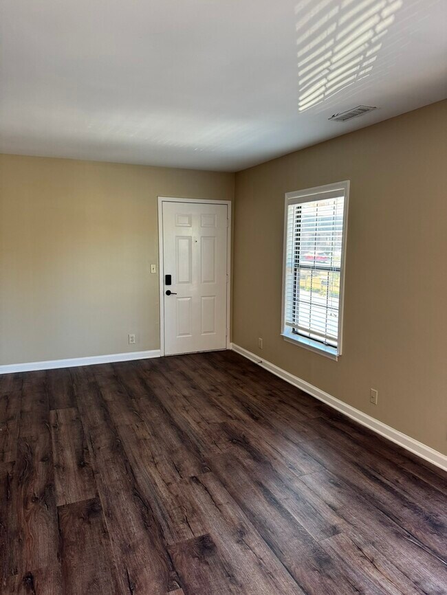 Building Photo - 5807 Brentwood Trace