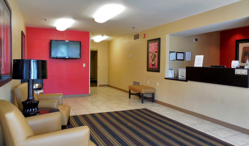 Lobby and Guest Check-in - Furnished Studio - Blue Ash