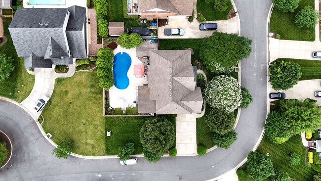 Building Photo - Beautiful brick home with a saltwater pool