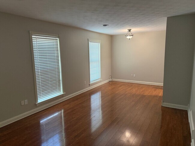 Building Photo - Gorgeous & Spacious Home Now Available