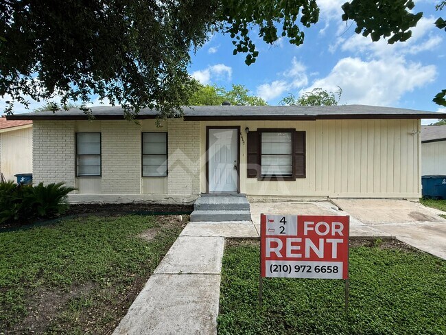Building Photo - 4847 Featherock Dr