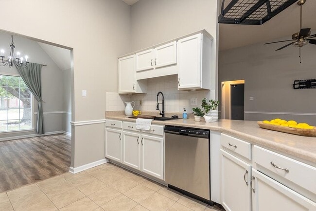 Building Photo - 3418 Broadway St