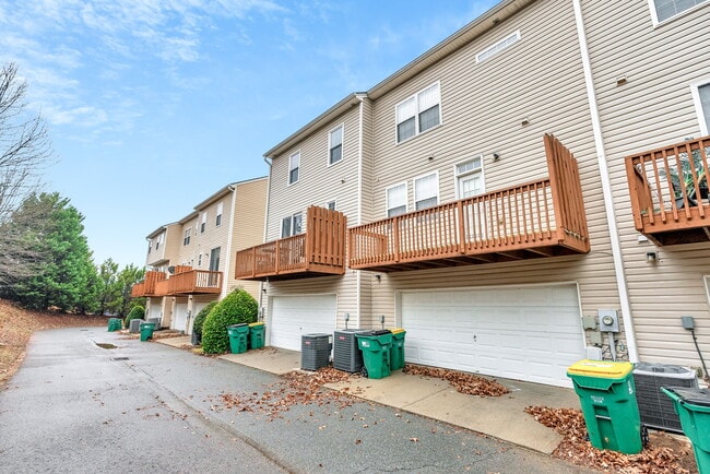 Building Photo - 241 Village Square Dr