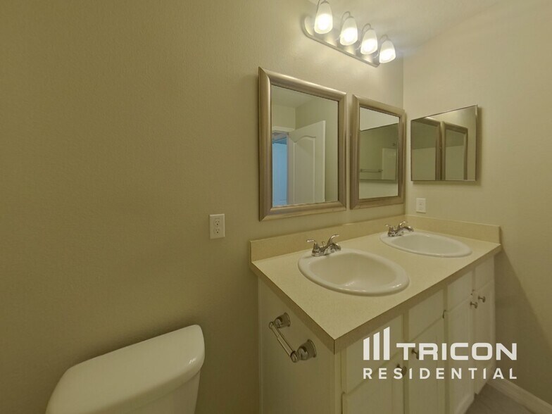 Building Photo - 15406 Taurus Ct