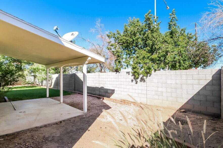 Building Photo - 441 S Maple