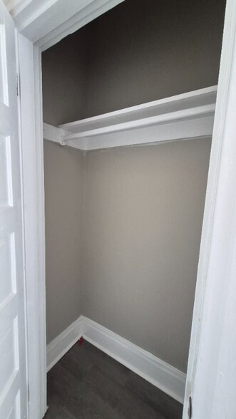 Building Photo - 912 Riverview Terrace