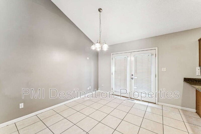 Building Photo - 525 NE Karapat Dr