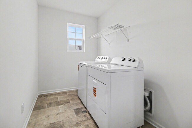 Building Photo - 832 Kuss Dr