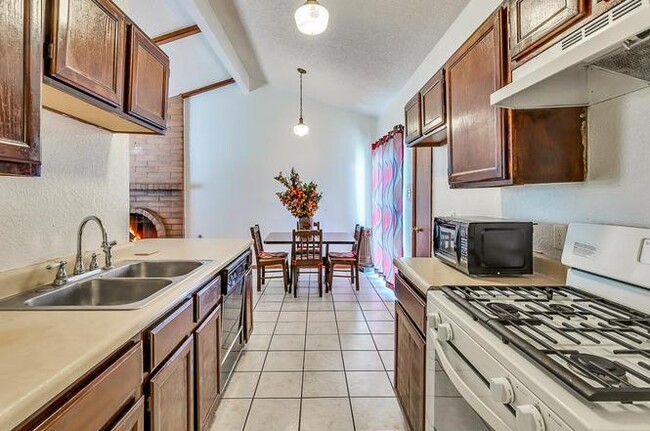 Building Photo - 4886 Maureen Cir