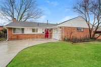 Building Photo - 4 Bed 2 Bath Home Available in Reynoldsburg!