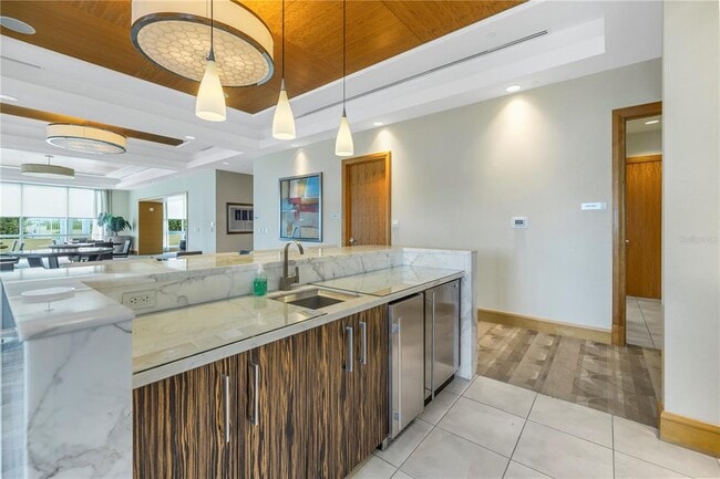 Building Photo - 400 Beach Dr NE