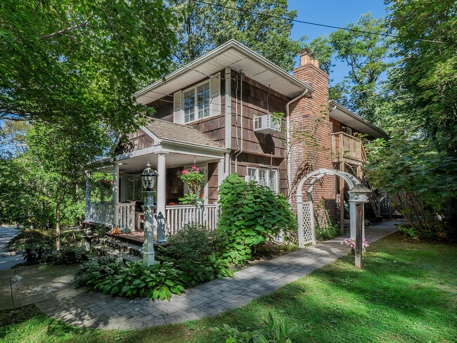 Primary Photo - 15 Albin St