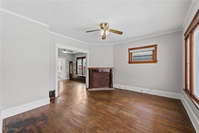 Building Photo - 1323 W 89th St