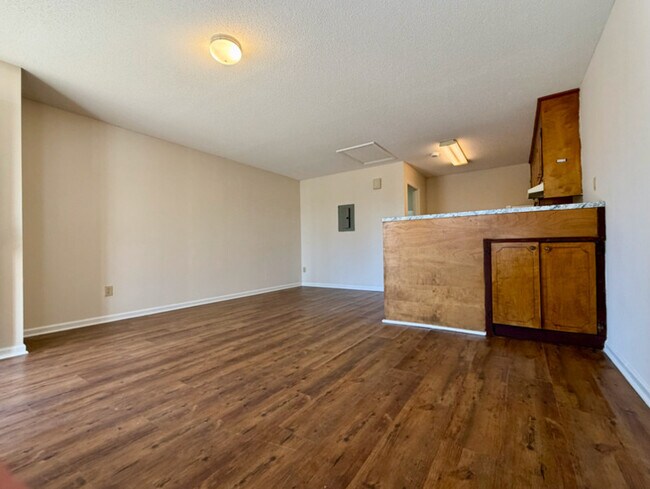 Building Photo - 1442 Riverview Rd