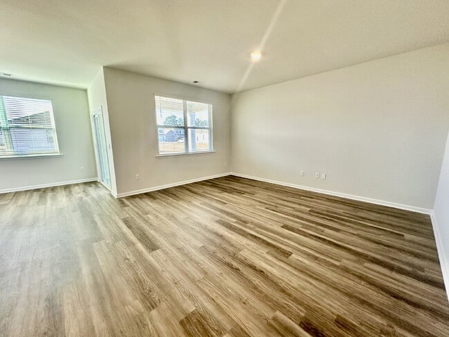 Building Photo - Three Bedroom Single Level Home in the Retreat at East Argent!