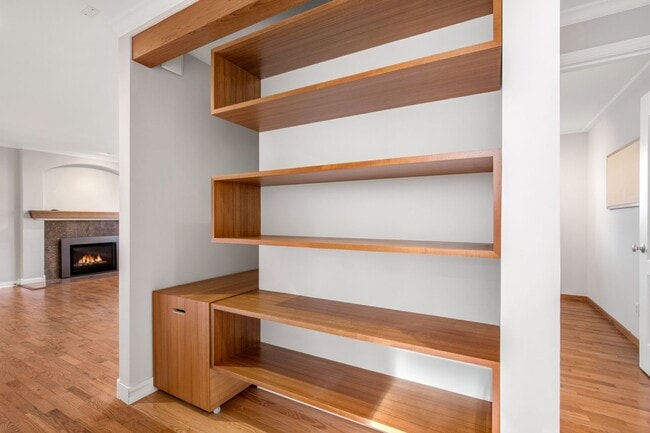 Building Photo - Beautifully remodeled rambler in Finn Hill