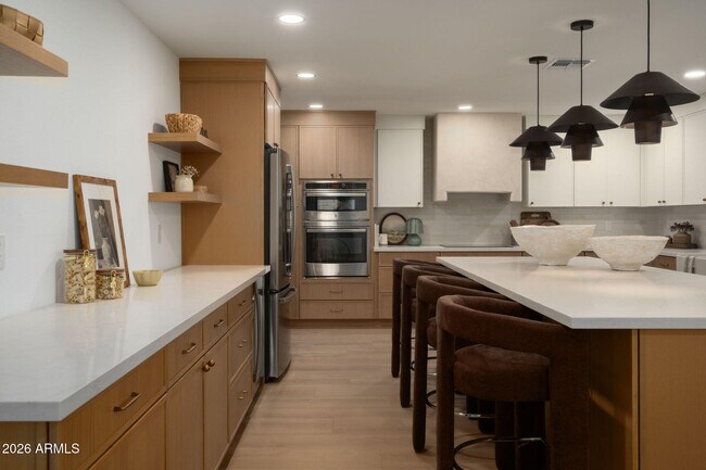 Building Photo - 7837 E Crestwood Way