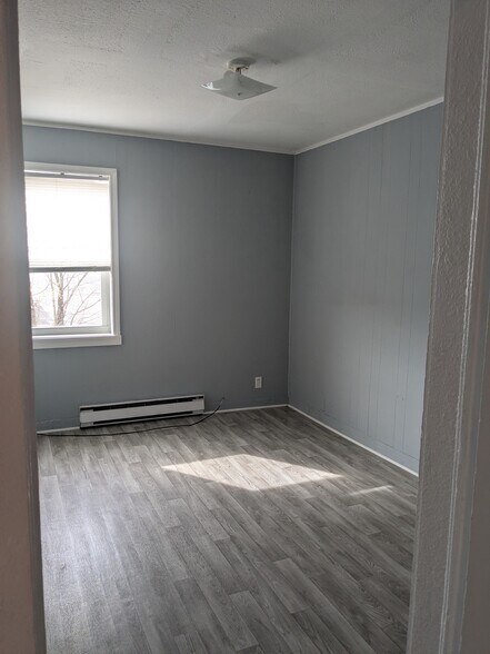 Building Photo - 718 W Main St