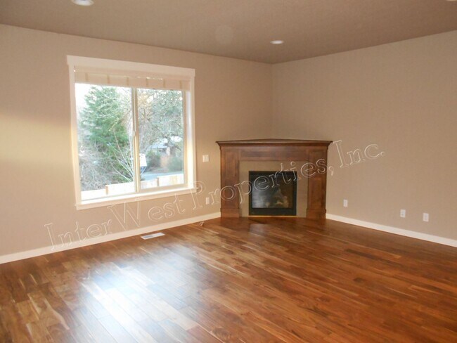 Building Photo - 3+ BED 2.5BA TIGARD HOME WITH DEN, SOAKER ...