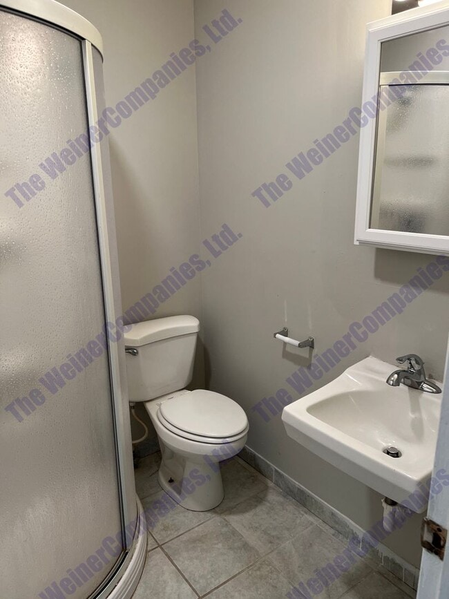 Building Photo - 4 Bedroom, 2 Bathroom Home for Sublease