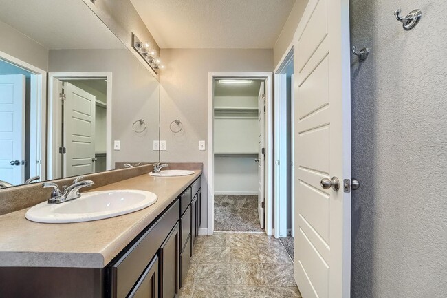Building Photo - 3 Bedroom single family home in Denver