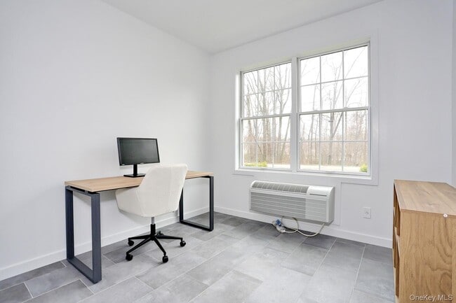 Building Photo - 962 US-9W
