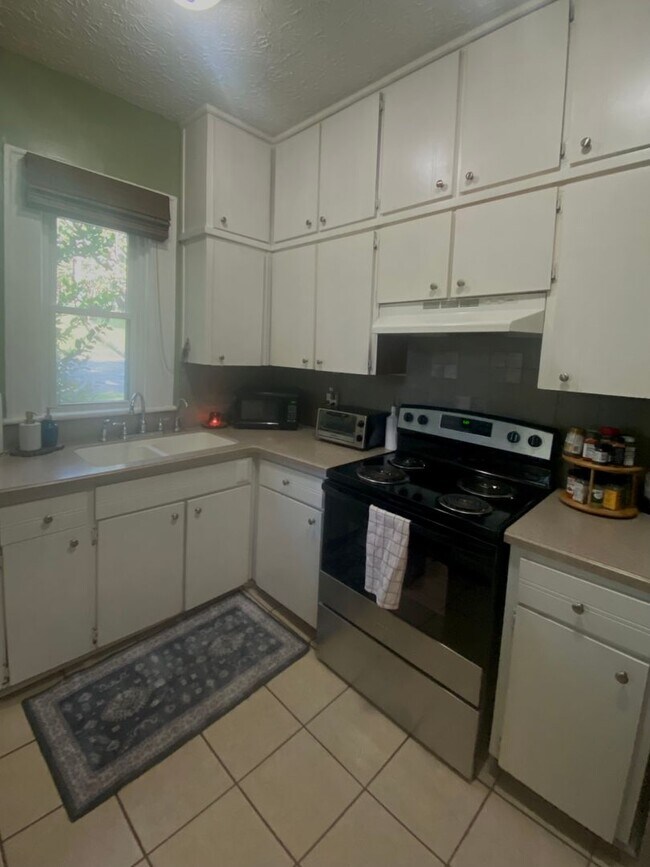 Building Photo - House in Opelika Available August!